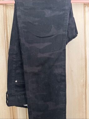 Women’s Slim Straight Camo Jeans - Black